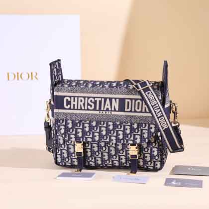 Dior休闲时尚CD搭扣蓝印邮差包
