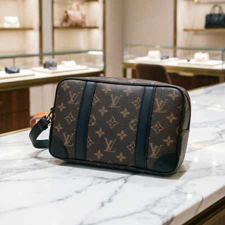 LV POCHETTE KASAI 手拿包 M82076