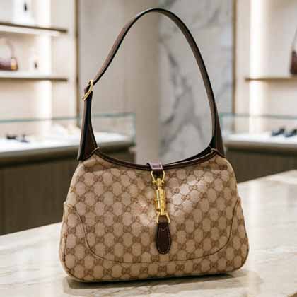 Gucci 老花月牙包863136