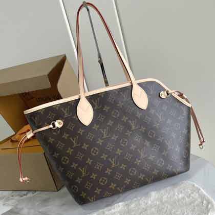LV NEVERWOOF 宠物包 M27847