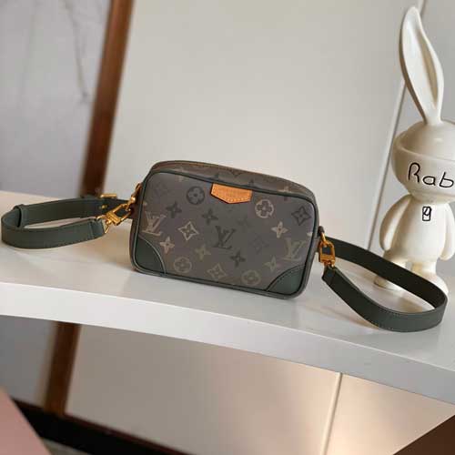 LV军绿迷彩风Wallet邮差手袋M26937