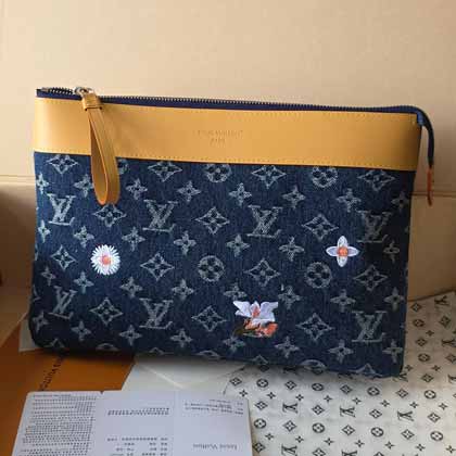 LV Pochette Voyage <a href=/tag/bag/shoubao.html target=_blank class=infotextkey>手包</a>M27559
