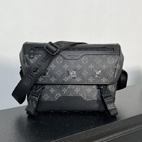 <a href=/lv-pinpai/ target=_blank class=infotextkey>LV新款</a>黑武士M12517