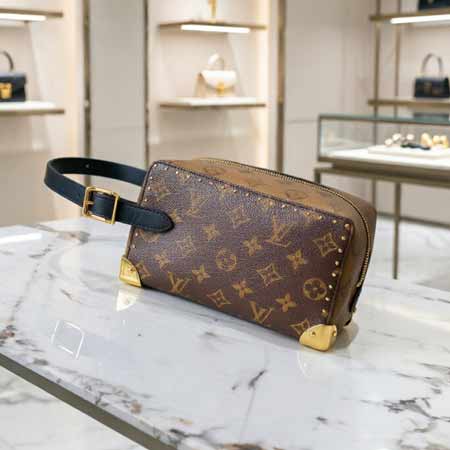 LV Locker Dopp Kit 手袋 M29313