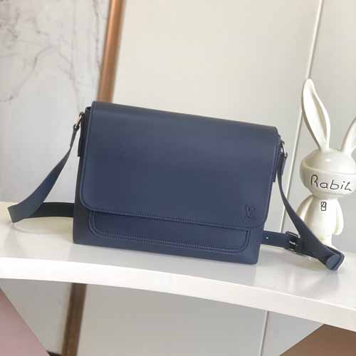 LV M15268黑色邮差包