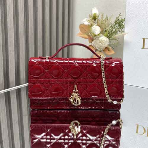 Dior新品珍珠手拿包