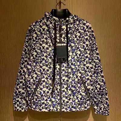 Louis Vuitton<a href=/tag/pinpai/louisvuitton.html target=_blank class=infotextkey>路易威登</a>驴牌老花纹女士短款连帽<a href=/fushi/waitao/ target=_blank class=infotextkey>外套</a>