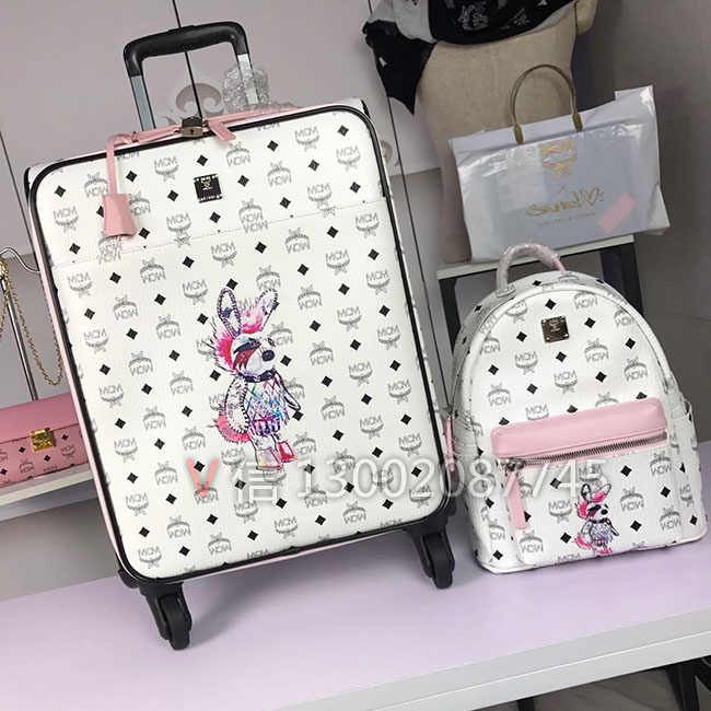 专卖店MCM真品限量系列兔子经典印花万向轮旅行箱 MCM拉杆箱