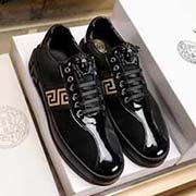 VERSACE·范思哲奢华品质 设计师在每一期都专业打造出范思哲每一款风格不一。此期设计鞋面采用意大利进口材料 高等大气上档次 羊皮内里舒适透气 原版个性大底 上脚高等次 给你低调奢华的舒适体验。码数