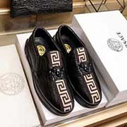 VERSACE·范思哲奢华品质 设计师在每一期都专业打造出范思哲每一款风格不一。此期设计鞋面采用意大利小牛皮 羊皮内里舒适 原版五金 高端大气上档次 原版个性大底 上脚高档次 给你低调奢华的舒适体验