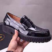 獨家纯手工定制高等货 PRADA 普拉达欧洲专柜私人订制款 真正 高等品质 鞋面采用原厂进口高等漆皮 头层牛皮全包内里 进口抗压头层羊皮鞋垫 专柜特供个性新潮新型TPR立体鞋底 鞋底具有抗磨抗折防滑