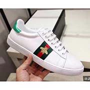 情侣款 高等版本。古奇小蜜蜂经典高等版。此款为小白鞋经典款。全套包装请各位老板看清楚我家鞋子的走线。肯定高等『 Gucci 』古奇 Ace Sneakers小白鞋 再次颠覆了传统小白鞋的设计 N多明星
