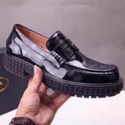 獨家纯手工定制高等货 PRADA 普拉达欧洲专柜私人订制款 真正 高等品质 鞋面采用原厂进口高等漆皮 头层牛皮全包内里 进口抗压头层羊皮鞋垫 专柜特供个性新潮新型TPR立体鞋底 鞋底具有抗磨抗折防滑