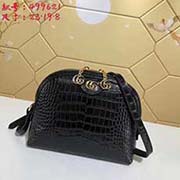 gucci古奇GUCCI新款 Ophidia 作为本季的主打新款 还出了鳄鱼纹牛皮系列 细腻的鳄鱼纹真皮材质极具质感 高等大气上档次～ 型号: 499621尺寸：宽23*高19*侧宽8颜色：	