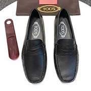 牛里[ TOD’S 托德斯。原版一比一开模 .头层牛皮内里..专柜同步经典款。经典潮流款式 永不过时 内里意大利进口牛里 耐磨橡胶大底 专业纯手工制作 柔软舒适吸汗 清新简易风格 高等大气 专柜色彩