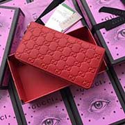 GUCCI古奇 不管是用料 做工 logo 钢印 编码 走线 每一个细节都将古奇的精彩内涵表现得淋漓尽致 质量保证 售后无担忧 原厂材料!实物拍摄 质量如图可见 型号:410102尺寸:19*10*2