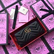 GUCCI古奇 不管是用料 做工 logo 钢印 编码 走线 每一个细节都将古奇的精彩内涵表现得淋漓尽致 质量保证 售后无担忧 原厂材料!实物拍摄 质量如图可见 型号:443123尺寸:19.5*10