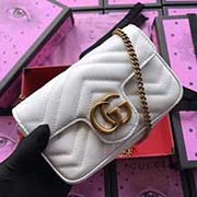GUCCI古奇 不管是用料 做工 logo 钢印 编码 走线 每一个细节都将古奇的精彩内涵表现得淋漓尽致 质量保证 售后无担忧 原厂材料!实物拍摄 质量如图可见 型号:476433尺寸:16.5*10