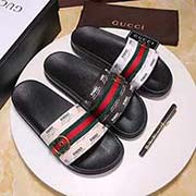 GUCCI古奇 标准码：男码38/45 等级：高品质 材料：鞋面印花 五金装饰 。原版橡胶大底 款式类别：凉鞋 夏季毕备 颜色：白色 米色 咖色