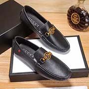 古奇!英文名Gucci 新款新款 官网同步 此款是2018冬季巴黎时装周走秀款 惊世骇俗 古奇不一样的感觉 自然不失高雅 鞋面采用头层进口意大利小牛皮 头层羊皮内里 穿着透气舒服 古奇霸气 大方 男