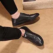 p阿玛尼高 版本~潮款休闲男士2018专柜同步发售 英伦风复古靴 鞋面复刻 更是 货 超级霸气 意大利进口原版高等牛皮制作而成 羊皮拒绝脱色磨脚 简单大方 鞋面精片经过人工精心设计 复刻而上酷毙了 法