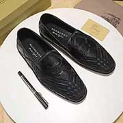  BURBERRY巴宝莉 标准码：男码38/44 等级：代买级 材料：头层小牛皮压纹 绵羊皮内里 原版轻便橡胶大底 款式类别：驾车出行 休闲鞋 百搭舒适 颜色：黑