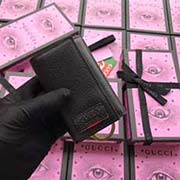 GUCCI古奇 不管是用料 做工 logo 钢印 编码 走线 每一个细节都将古奇的精彩内涵表现得淋漓尽致 质量保证 售后无担忧 原厂材料!实物拍摄 质量如图可见 型号:435297尺寸:7*11