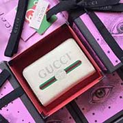 GUCCI古奇 不管是用料 做工 logo 钢印 编码 走线 每一个细节都将古奇的精彩内涵表现得淋漓尽致 质量保证 售后无担忧 原厂材料!实物拍摄 质量如图可见 型号:496319尺寸:12*9*2.