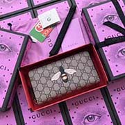 GUCCI古奇 不管是用料 做工 logo 钢印 编码 走线 每一个细节都将古奇的精彩内涵表现得淋漓尽致 质量保证 售后无担忧 原厂材料!实物拍摄 质量如图可见 型号:451273尺寸:19*10.5