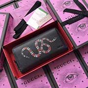 GUCCI古奇 不管是用料 做工 logo 钢印 编码 走线 每一个细节都将古奇的精彩内涵表现得淋漓尽致 质量保证 售后无担忧 原厂材料!实物拍摄 质量如图可见 型号:451273尺寸:19*10.5