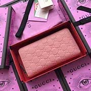 GUCCI古奇 不管是用料 做工 logo 钢印 编码 走线 每一个细节都将古奇的精彩内涵表现得淋漓尽致 质量保证 售后无担忧 原厂材料!实物拍摄 质量如图可见 型号:410102尺寸:19*10*2