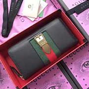 GUCCI古奇 不管是用料 做工 logo 钢印 编码 走线 每一个细节都将古奇的精彩内涵表现得淋漓尽致 质量保证 售后无担忧 原厂材料!实物拍摄 质量如图可见 型号:476083尺寸:19.5*11