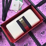 GUCCI古奇 不管是用料 做工 logo 钢印 编码 走线 每一个细节都将古奇的精彩内涵表现得淋漓尽致 质量保证 售后无担忧 原厂材料!实物拍摄 量如图可见 型号:476083尺寸:19.5*11*