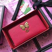 GUCCI古奇 不管是用料 做工 logo 钢印 编码 走线 每一个细节都将古奇的精彩内涵表现得淋漓尽致 质量保证 售后无担忧 原厂材料!实物拍摄 质量如图可见 型号:499363尺寸:19*10*3
