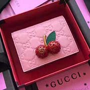 GUCCI古奇 不管是用料 做工 logo 钢印 编码 走线 每一个细节都将古奇的精彩内涵表现得淋漓尽致 质量保证 售后无担忧 原厂材料!实物拍摄 质量如图可见 型号:476050尺寸:11*8*3