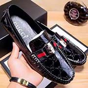 GUCCI 古奇官方同步豆豆鞋~四季潮鞋 专柜品质 古奇1:1优质做工 鞋面:进口小牛皮原石头纹 全真羊里 时尚懒人商务风设计 休闲乐福款 系带 跑步鞋青年人适合不过啦。英伦潮靴 配原版生胶耐磨大