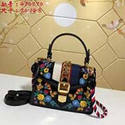 gucci古奇GUCCI新款 怦然心动 全新牛皮哈密瓜纹 精良展现 仙范儿是一定有的 而且比厚重的面料更胜一筹 百看不厌～～真的超级超级美 型号: 470270尺寸：宽20*高14*侧宽8