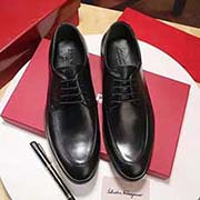  Ferragamo菲拉格慕 中码以下建议拿小一码：男码38/4445可以定做 等级： 代买 材料：头层牛皮 不染色牛皮内里 原版橡胶大底 款式类别：皮鞋鞋系列 随意出入各种场合 百搭舒适 颜色：黑色