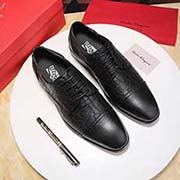 Ferragamo菲拉格慕 中码以下建议拿小一码:男码38/4445可以定做 等级: 代买 材料:头层牛皮。 不染色牛皮内里 原版橡胶大底 款式类别:皮鞋鞋系列 随意出入各种场合 百搭舒适 颜色:黑