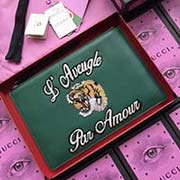 GUCCI古奇 不管是用料 做工 logo 钢印 编码 走线 每一个细节都将古奇的精彩内涵表现得淋漓尽致 质量保证 售后无担忧 原厂材料!实物拍摄 质量如图可见 型号:431416尺寸:30*20