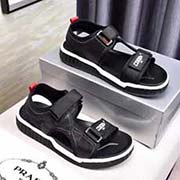 PRADA 普拉达凉鞋系列:男鞋高等 官网1:1新力作:原版开模定制 升级版大底 更轻便 防滑。市场高等品质 时尚主打潮流 百搭 简单不失品味 潮人毕备 散发时尚休闲气息 时尚就在脚下 自信满满