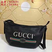 小号 gucci古奇 GUCCI2018流行圆底包独特的设计风格 并将街头元素与之结合以带有纹路的柔软皮革制作 包身饰有G标识 这是一种从80年代复古印花取材的复古图案可调节皮革背带 型号：52359