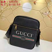 gucci古奇 GUCCI新款 男士全牛皮复古标识印花挎包. 灵感源自八十年代的复古印花 将Gucci标识引领至时尚前沿复古风格图案在中号文件袋正面精彩呈现 以柔软的织纹皮革精心打造型号: 52359