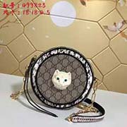 gucci古奇 GUCCI新款 采用拼接设计精心打造 圆形肩背包采用亮泽的蛇皮 柔软的麂皮 以及标志性的高等人造帆布精心混合制作中央装饰树脂猫头造型 带有彩色眼睛猫以多种诠释方式精心描绘 贯穿2018