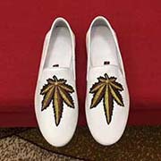 。。羊里古奇系列产品 众多明星至爱 采用高等进头层牛皮 羊里 简约大气而不失雅致 精良诠释鞋履新灵感 经典与时尚融为一体 奢华迷梦 驾凌时尚高等品质 值得信赖 38-45码