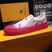 芬迪男士休闲款 头层牛皮A 印花LOGO的搭配一直是年轻一族的爱 橡胶大底 赶快试试舍不得放手是什么的一种滋味。2色可选！数码：38-44