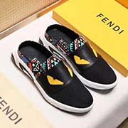 全牛里 国际大单 官网全球首发FENDI 芬迪: 男鞋高等 半拖鞋系列:官网1:1新力作:鞋面采用意大利高等头层牛皮搭配原版专用面料 欧洲高等牛 皮内里制作 让行走更加便捷舒适!獨家新款 惊世之作