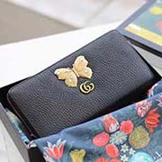 GUCCI古奇 不管是用料 做工 logo 钢印 编码 走线 每一个细节都将古奇的精彩内涵表现得淋漓尽致 质量保证 售后无担忧 原厂材料!实物拍摄 质量如图可见 型号:499363尺寸:19*6*3