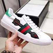 . 全套包装 高等版本。100%实物拍摄GUCCI 古奇情侣款 休闲鞋 版型简洁大气 潮男潮女专属定制 鞋面爱神丘比特之箭 里外全皮制作. 头层牛皮 羊皮内里搭配官网指定橡胶休闲大底组合配搭超精细做工