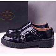 獨家纯手工定制高等货 PRADA 普拉达欧洲专柜私人订制款 真正 高等品质 鞋面采用原厂进口高等漆皮 头层牛皮全包内里 进口抗压头层羊皮鞋垫 专柜特供个性新潮新型TPR立体鞋底 鞋底具有抗磨抗折防滑
